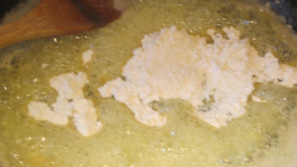 harina incorporada a la mantequilla derretida