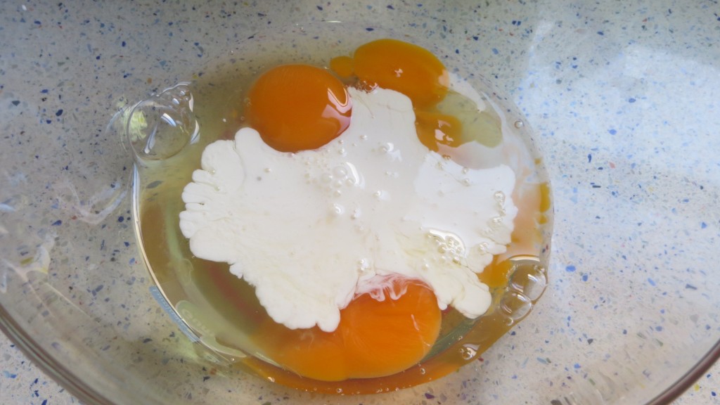 nata líquida junto a los huevos