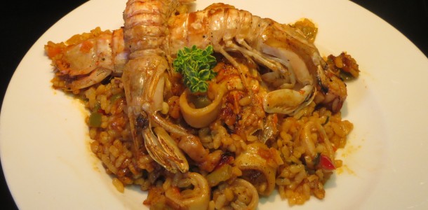 arroz con verduras, calamares y galeras
