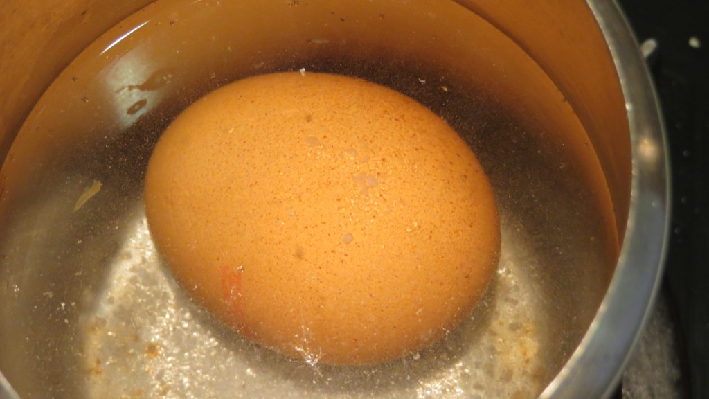 cazo con el huevo cociendo