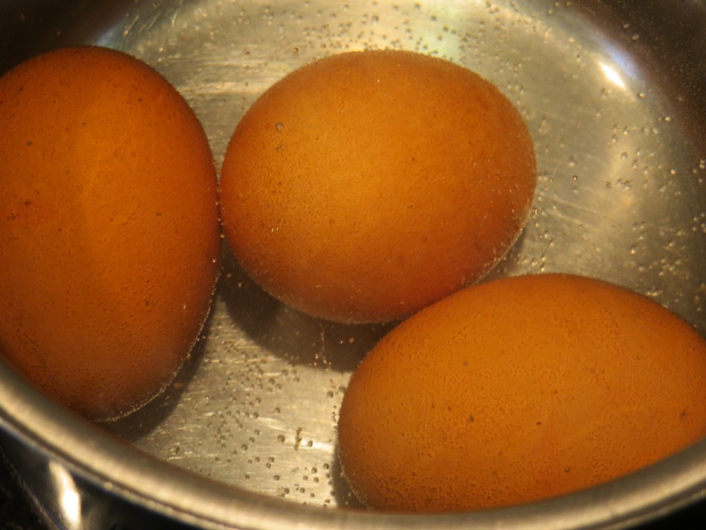huevos sumergidos en agua