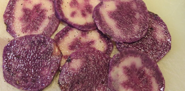 chips de patata violeta preparados para freir