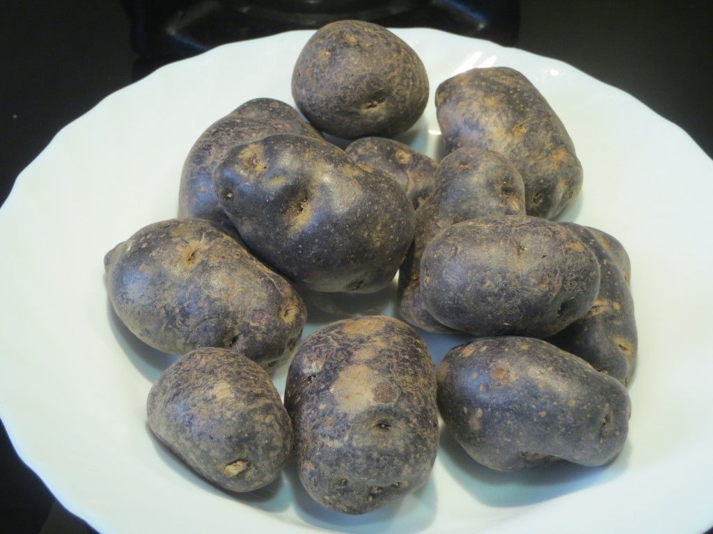 patatas de color  violeta