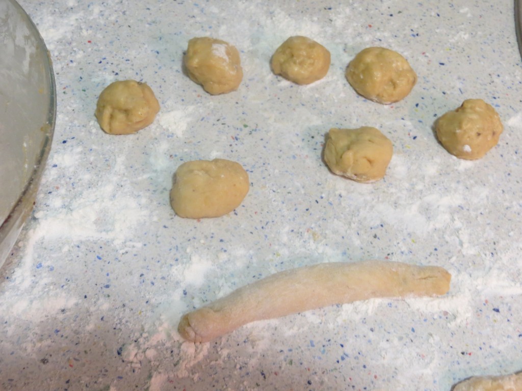  masa de buñuelos preparada en pequeñas bolas