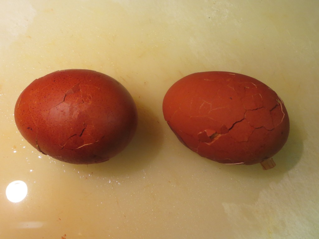 cáscaras de los huevos agrietadas