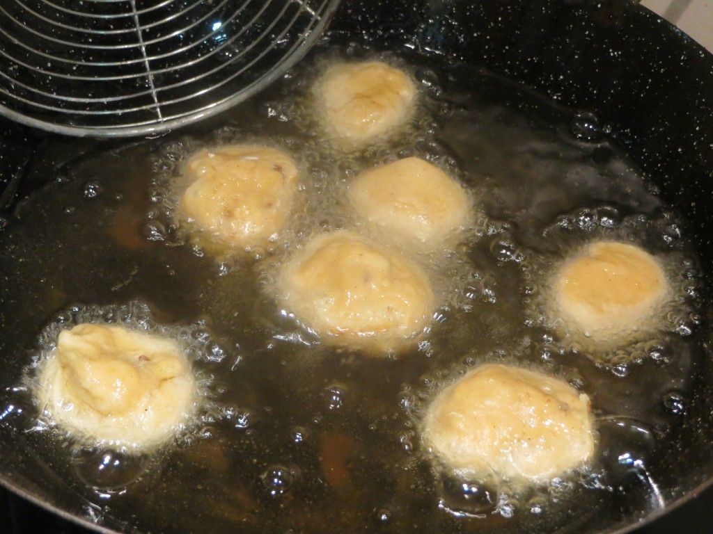 fritura de los buñuelos del Ampurdán