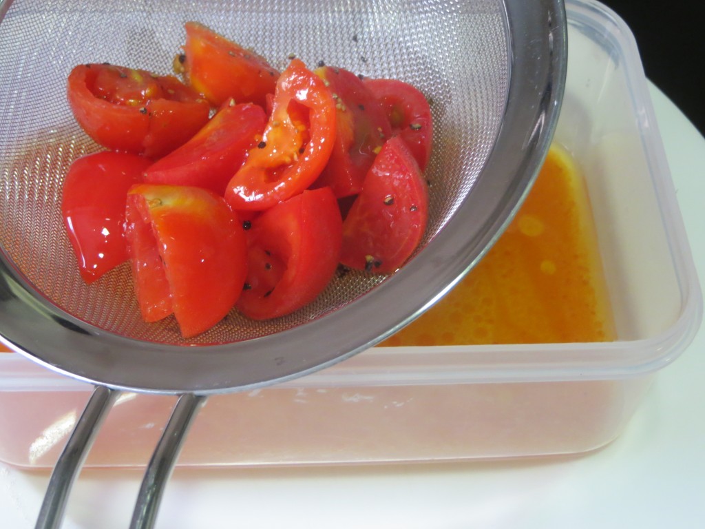 jugo del tomate macerado