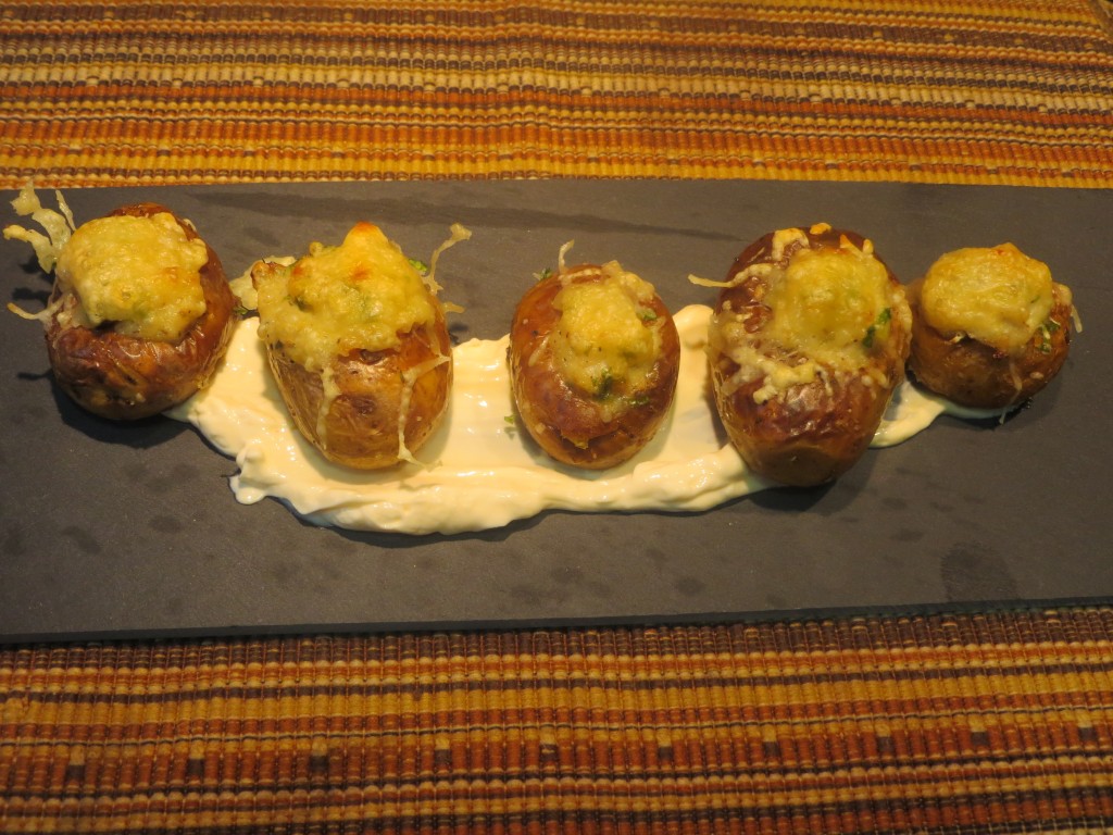 aperitivo patatas rellenas de bacalao