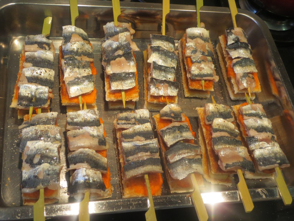 montaditos de sardinas al espeto