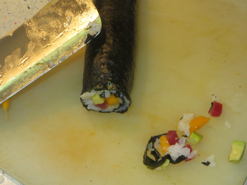 extremo del rollo de maki sushi cortado