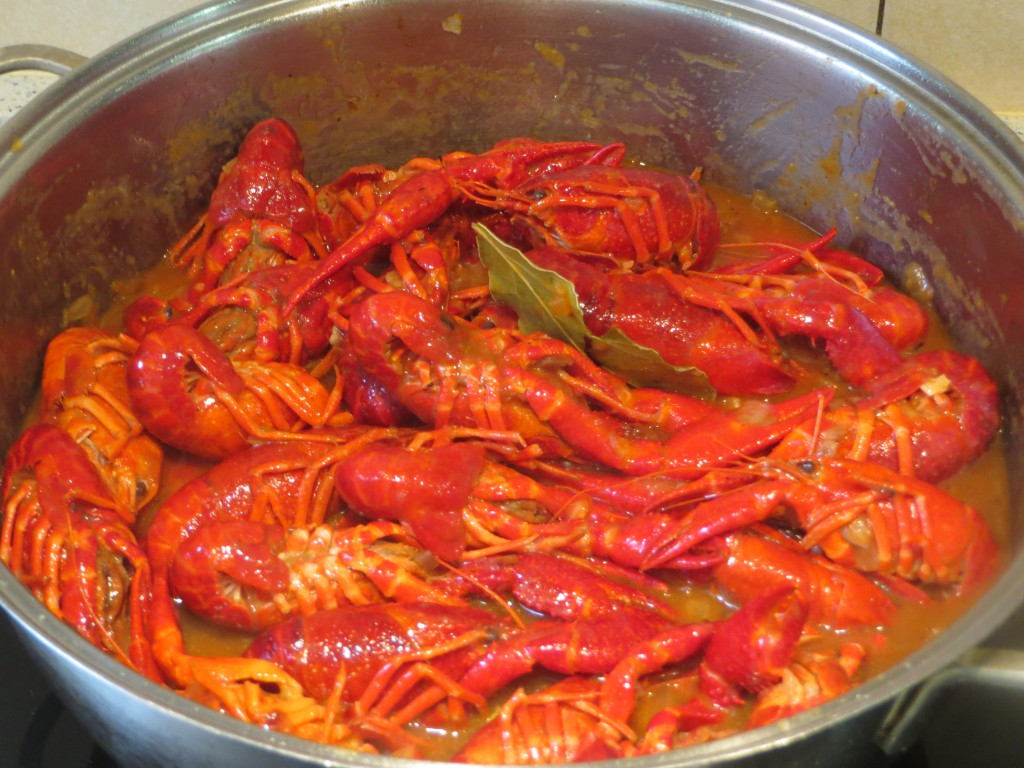cangrejos de río en salsa acabados