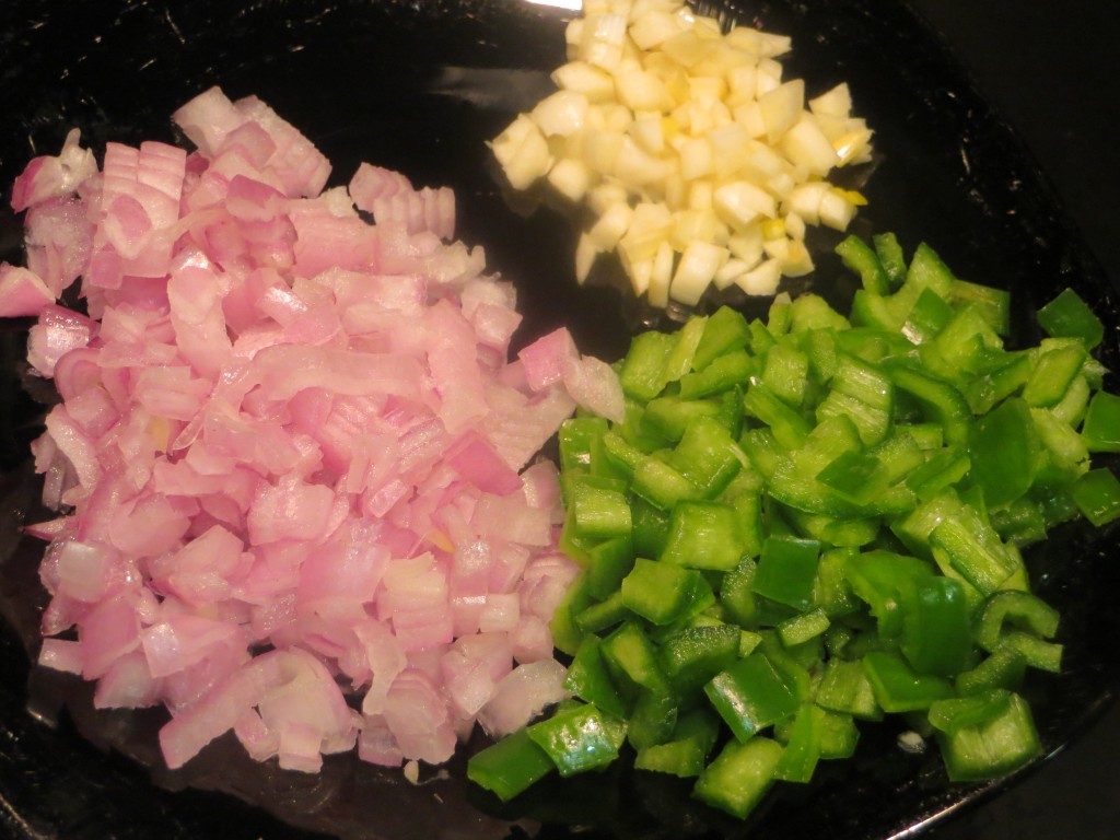 cebolla, ajos y pimiento cortados