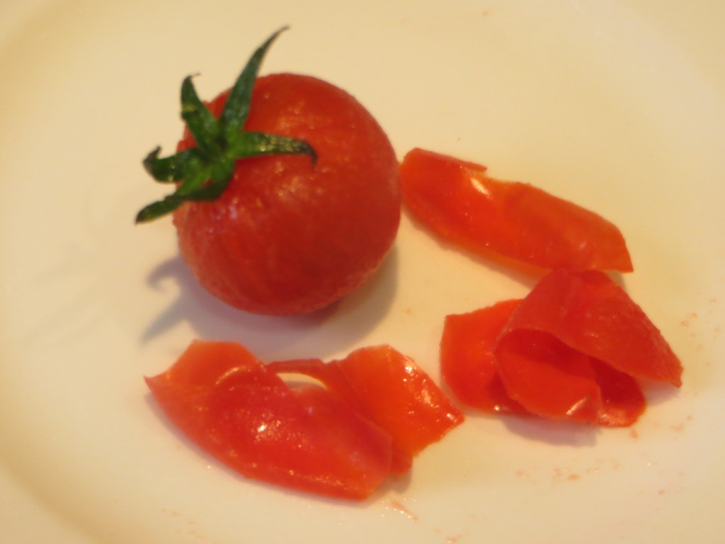 tomate cherry acabado de pelar